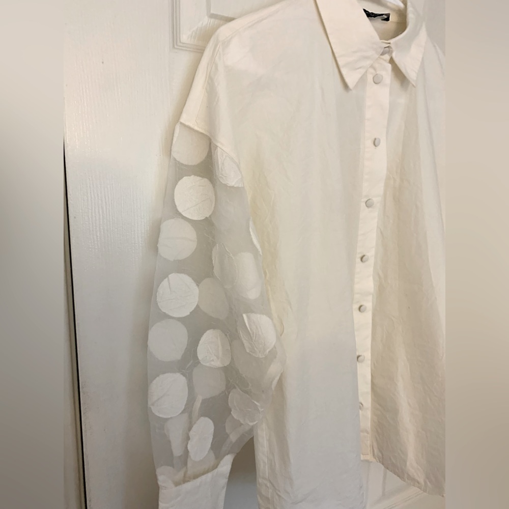 Zara White blouse with stylish sleeve